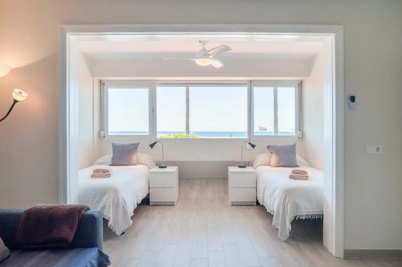 Eden Roc Beachfront Apartments Марбелья